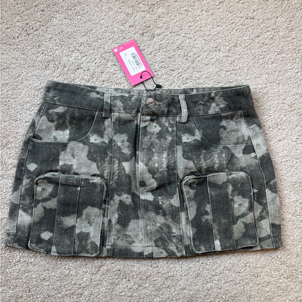 Edikted Olive Camouflage Skirt